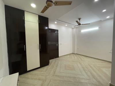 Bedroom Image of 800 Sq.ft 2 BHK Builder Floor for rent in Pitampura New Delhi for Rs. 25000
