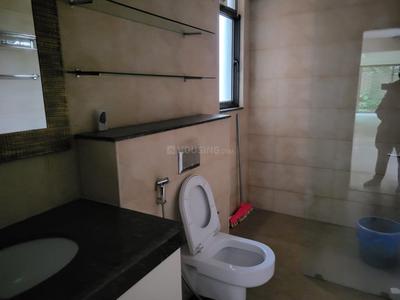 Bathroom Image of 4250 Sq.ft 4 BHK Duplex for rent in TATA Primanti Villa, Sector 72 Gurgaon for Rs. 120000