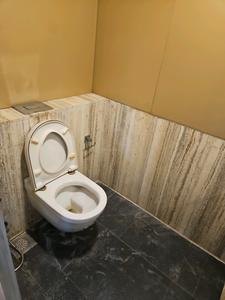 Common Bathroom Image of 1350 Sq.ft 2.5 BHK Apartment / Flat for sale in Lodha Estrella, Sion Mumbai for Rs. 35500000