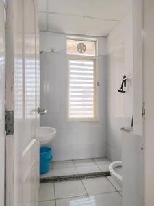 Common Bathroom Image of 1420 Sq.ft 2 BHK Apartment / Flat for sale in Jaypee Moon Court, Jaypee Greens Greater Noida for Rs. 20000000
