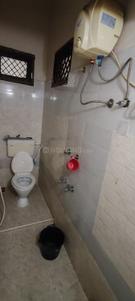 Bathroom Image of 900 Sq.ft 1 BHK Independent House for rent in Kilpauk Chennai for Rs. 17000
