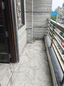 Balcony Image of 900 Sq.ft 3 BHK Builder Floor for rent in Shalimar Bagh New Delhi for Rs. 38000