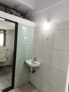 Bathroom Image of 979 Sq.ft 2 BHK Apartment / Flat for rent in Haware Estate, Kasarvadavali Thane for Rs. 23000
