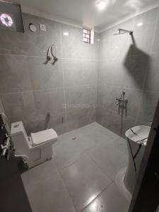 Bathroom Image of 1500 Sq.ft 3 BHK Apartment / Flat for rent in Patparganj New Delhi for Rs. 40000