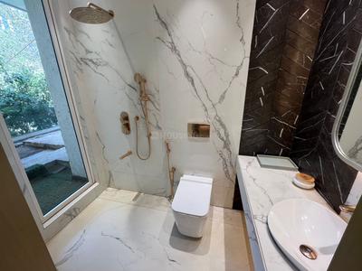 Bathroom Image of 720 Sq.ft 2 BHK Apartment / Flat for sale in Matunga East Mumbai for Rs. 17700000
