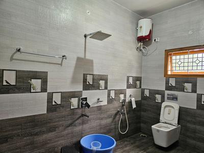 Bathroom Image of 4500 Sq.ft 4 BHK Independent House for sale in Kalveerampalayam Coimbatore for Rs. 45000000