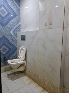 Common Bathroom Image of 600 Sq.ft 2 BHK Apartment / Flat for rent in Dwarka Mor New Delhi for Rs. 12500