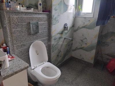 Bathroom Image of 1500 Sq.ft 2 BHK Builder Floor for rent in Hauz Khas New Delhi for Rs. 85000