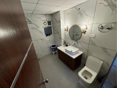 Bathroom Image of 2520 Sq.ft 4 BHK Apartment / Flat for rent in The Antriksh Forest, Sector 77 Noida for Rs. 60000