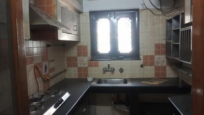 Kitchen Image of 1300 Sq.ft 3 BHK Apartment / Flat for rent in Patparganj New Delhi for Rs. 39500