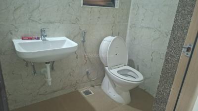 Bathroom Image of 550 Sq.ft 1 BHK Apartment / Flat for rent in Magarpatta City Pune for Rs. 24000