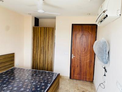 Bedroom Image of Urbanroomz PG GolfCourse Road in Sushant Lok Phase 1, Gurgaon