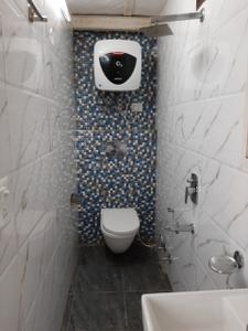 Bathroom Image of 350 Sq.ft 1 RK Builder Floor for rent in Green Park Extension New Delhi for Rs. 35000