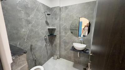 Bathroom Image of 550 Sq.ft 1 BHK Builder Floor for rent in Mahalakshmi Nagar Indore for Rs. 18999