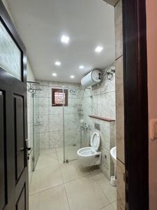 Bathroom Image of 2500 Sq.ft 3 BHK Apartment / Flat for rent in Halasuru Bengaluru for Rs. 200000