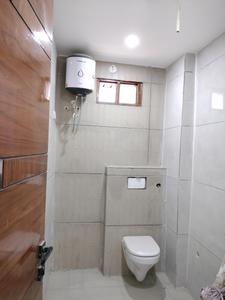 Common Bathroom Image of 1100 Sq.ft 4 BHK Builder Floor for sale in Chandra Park New Delhi for Rs. 13000000