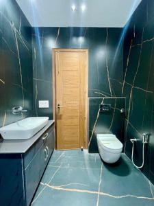 Bathroom Image of 3250 Sq.ft 4 BHK Apartment / Flat for sale in DLF The Valley Central, Sector 3 Panchkula for Rs. 26499999
