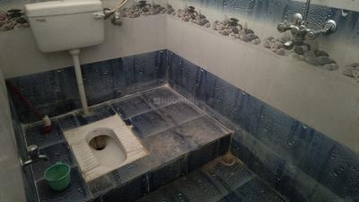 Bathroom Image of 900 Sq.ft 2 BHK Builder Floor for rent in Shatabdipuram Gorakhpur for Rs. 9500