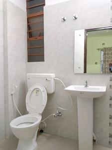 Bathroom Image of 950 Sq.ft 2 BHK Apartment / Flat for sale in Patuli Kolkata for Rs. 5500000