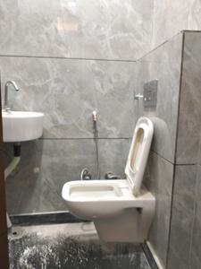 Common Bathroom Image of 450 Sq.ft 2 BHK Builder Floor for sale in Shastri Nagar New Delhi for Rs. 5000000