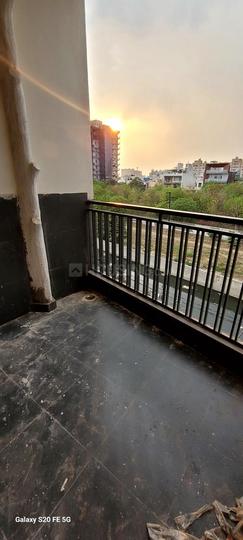 Avenue 1 Main Image 1