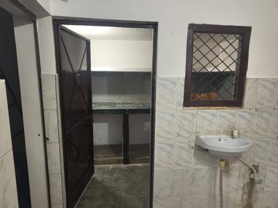 Bathroom Image of 1000 Sq.ft 3 BHK Builder Floor for rent in Alambagh Lucknow for Rs. 6500
