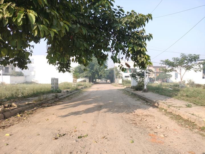 Sector 76 Main Image 1