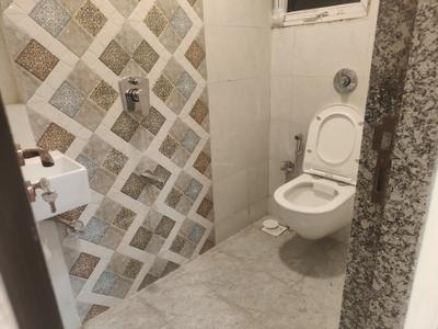 Bathroom Image of 550 Sq.ft 1 BHK Apartment / Flat for rent in Earth Vintage, Dadar West Mumbai for Rs. 60000