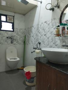 Common Bathroom Image of 922 Sq.ft 2 BHK Apartment / Flat for sale in Naktala Kolkata for Rs. 5700000