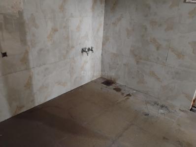 Bathroom Image of 650 Sq.ft 1 BHK Apartment / Flat for rent in Khatiwala Tank Indore for Rs. 15000