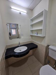 Bathroom Image of 1850 Sq.ft 3 BHK Apartment / Flat for rent in Gomti Nagar Lucknow for Rs. 55000