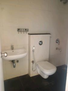 Common Bathroom Image of 864 Sq.ft 2 BHK Apartment / Flat for sale in Lodha Casa Bella Gold, Palava Phase 1 Thane for Rs. 4900000