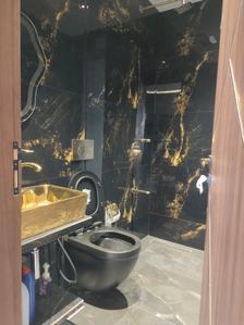 Common Bathroom Image of 4000 Sq.ft 5 BHK Apartment / Flat for rent in Santacruz West Mumbai for Rs. 600000