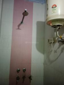 Bathroom Image of 1000 Sq.ft 3 BHK Builder Floor for rent in Sector 23 Rohini New Delhi for Rs. 8000