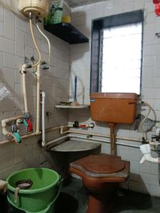 Common Bathroom Two Image of 1200 Sq.ft 3 BHK Apartment / Flat for sale in Thane West Thane for Rs. 11500000