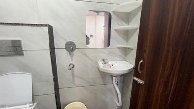 Bathroom Image of 1500 Sq.ft 1 RK Independent House for rent in Navlakha Indore for Rs. 14950
