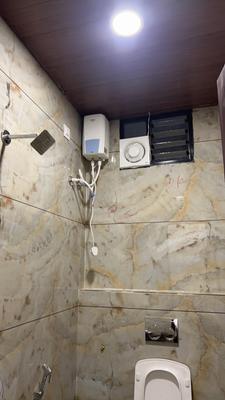 Bathroom Image of 700 Sq.ft 1 BHK Apartment / Flat for rent in Mahalakshmi Nagar Indore for Rs. 19999