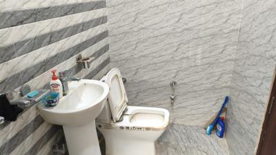 Bathroom Image of 900 Sq.ft 1 RK Builder Floor for rent in Haibowal Kalan Ludhiana for Rs. 12000