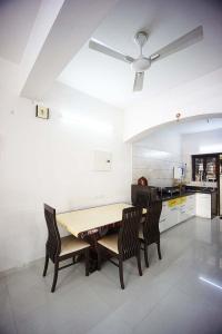 Living Room Image of 2052 Sq.ft 3 BHK Independent House for sale in Bhadaj Ahmedabad for Rs. 29000000