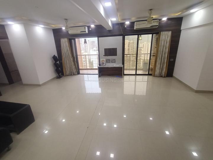 Tharwani Rosebella Main Image 1