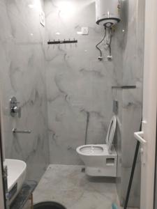 Common Bathroom Image of 367 Sq.ft 1 RK Apartment / Flat for rent in DLF Capital Greens Phase 1 And 2, Karampura New Delhi for Rs. 27000