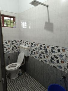Bathroom Image of 1000 Sq.ft 2 BHK Independent House for rent in Perumbavoor Kochi for Rs. 10000