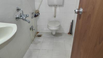 Bathroom Image of 650 Sq.ft 1 BHK Apartment / Flat for rent in Dahisar West Mumbai for Rs. 32000