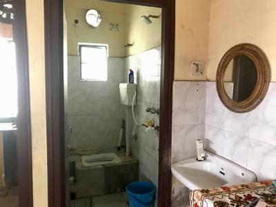Bathroom Image of 740 Sq.ft 2 BHK Apartment / Flat for sale in GM Malancha Apartment A B C, Airport Gate No 2 Kolkata for Rs. 4000000