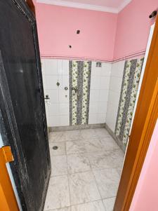 Bathroom Image of 325 Sq.ft 1 BHK Builder Floor for rent in Uttam Nagar New Delhi for Rs. 6000
