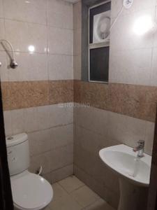 Bathroom Image of 1425 Sq.ft 2.5 BHK Apartment / Flat for sale in Paramount Symphony, Crossings Republik Ghaziabad for Rs. 8750000
