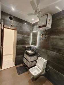 Bathroom Image of 900 Sq.ft 2 BHK Builder Floor for rent in Lajpat Nagar New Delhi for Rs. 75000