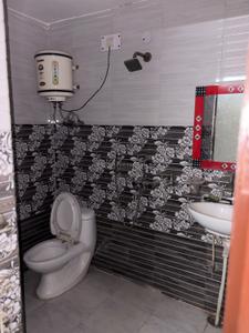 Bathroom Image of 585 Sq.ft 1 BHK Builder Floor for rent in Sector 6 Gurgaon for Rs. 15000