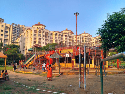 Image of 990 Sq.ft 2 BHK Apartment / Flat for rent in Evershine Millennium Paradise, Kandivali East, Mumbai for Rs. 75000