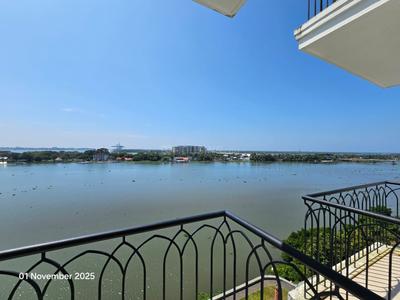 Balcony Image of 1700 Sq.ft 3 BHK Apartment / Flat for sale in ABAD Marine Plaza, Marine Drive Kochi for Rs. 14500000